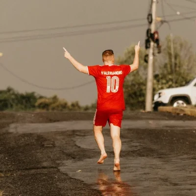 ภาพปกของบทความ ผู้หญิงคิดอย่างไรเมื่อเห็นผู้ชายใส่ เสื้อทีมฟุตบอลในชีวิตประจำวัน