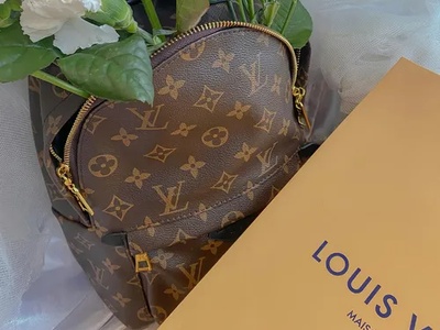 ภาพปกของบทความ กระเป๋าหลุยส์ทำจากหนังอะไร – เจาะลึกทุกวัสดุสุดพรีเมียม