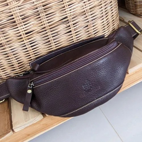 กระเป๋าคาดอกหนังวัวแท้สีดำ ดีไซน์เรียบหรู สำหรับผู้ชายและผู้หญิง - 03