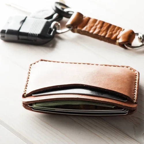 จัดระเบียบกระเป๋าสตางค์และของจำเป็นให้พร้อมใช้งาน