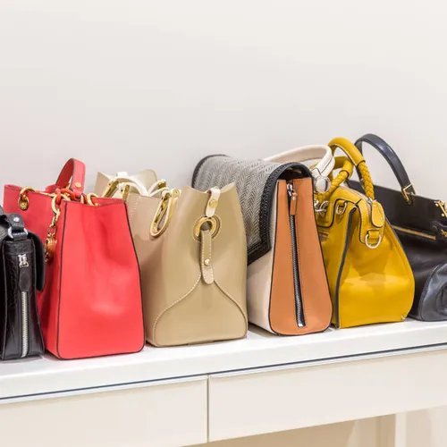 กระเป๋าหนังมือสองหลากหลายสไตล์ที่รอการดูแล