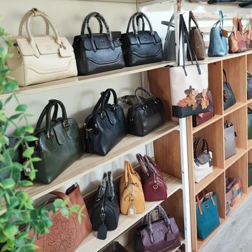 ร้านค้ากระเป๋าแบรนด์เนมมือสอง แหล่งรวมของหายากและความเสี่ยง