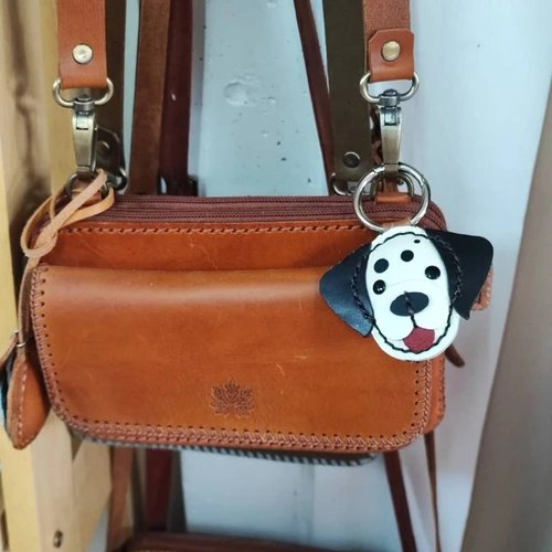 พวงกุญแจดัลเมเชียนหนังแท้สีขาวดำ ดีไซน์งานแฮนด์เมดเย็บมือ ขนาด 5x5 ซม. - 06