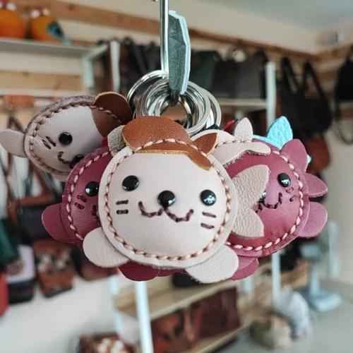 พวงกุญแจแมวน้ำหนังแท้แฮนด์เมดสีน้ำตาลสำหรับห้อยกระเป๋าและลูกกุญแจ - 04