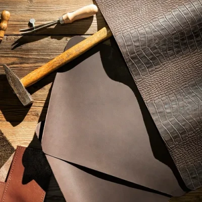 ภาพปกของบทความ หนังกันน้ำได้หรือไม่? เรื่องจริงที่คุณต้องรู้ก่อนซื้อกระเป๋าหนังใบต่อไป