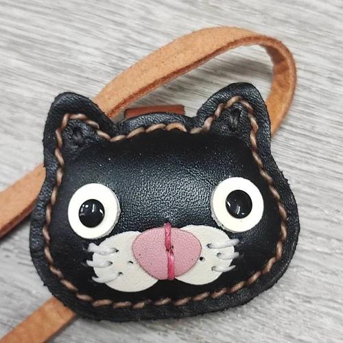 ที่ห้อยกระเป๋าหนังแท้รูปแมว งานแฮนด์เมดพรีเมียมสีธรรมชาติ ดีไซน์น่ารักสำหรับทาสแมว - 06