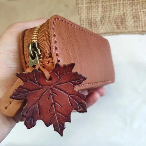 กระเป๋าหนังแท้ฟอกฝาดอิตาลีสีน้ำตาลธรรมชาติ ทรงยาวซิปรูด สำหรับใส่เหรียญและบัตร งานแฮนด์เมด - 04