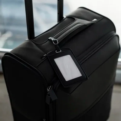 ภาพปกของบทความ ป้ายห้อยกระเป๋าเดินทาง: สร้างสไตล์คุ้มค่าในทุกโอกาส