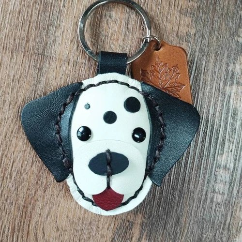 พวงกุญแจดัลเมเชียนหนังแท้สีขาวดำ ดีไซน์งานแฮนด์เมดเย็บมือ ขนาด 5x5 ซม. - 01