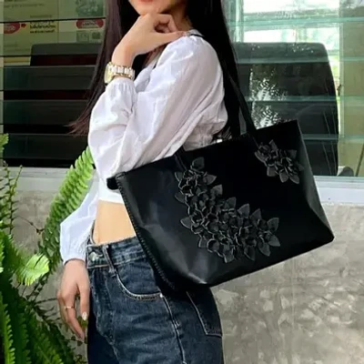 ภาพปกของบทความ ในกระเป๋าสะพายของคุณมีอะไรอยู่บ้าง? มาดูกันเถอะ!