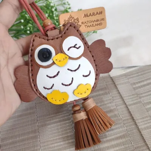 พวงกุญแจหนังสัตว์ทำมือรูปนกฮูก แสดงถึงความพิเศษเฉพาะตัว