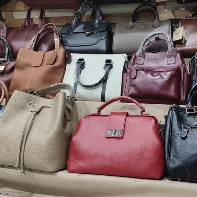 ภาพปกของบทความ สีกระเป๋าถือสำหรับสาวออฟฟิศ: สีสันที่ทำให้คุณโดดเด่น