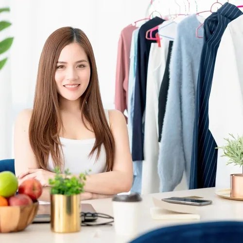 ภาพปกของบทความ คุณเลือกใส่เสื้อผ้าจนเก่าหรือซื้อใหม่ทุกสัปดาห์? มาหาคำตอบกัน!