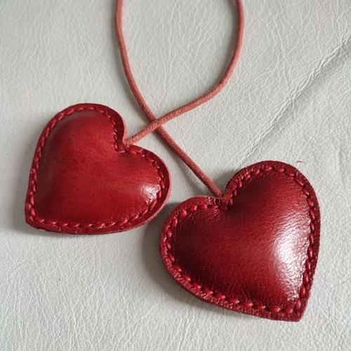 ที่ห้อยกระเป๋าหัวใจหนังแท้ (Genuine Leather Heart Charm) งานแฮนด์เมดเย็บมือ ผิวสัมผัสนุ่ม