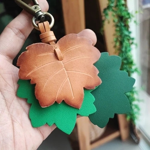 พวงกุญแจใบไม้หนังแท้สีน้ำตาล งานแฮนด์เมดดีไซน์วินเทจสำหรับห้อยกุญแจรถและตกแต่งกระเป๋า - 06
