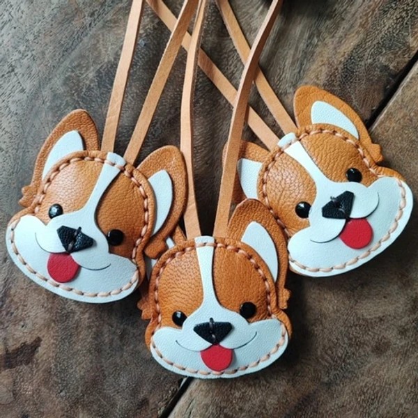 ที่ห้อยกระเป๋าคอร์กี้หนังแท้ งานแฮนด์เมดเย็บมือสีน้ำตาลขาวสำหรับตกแต่งกระเป๋า