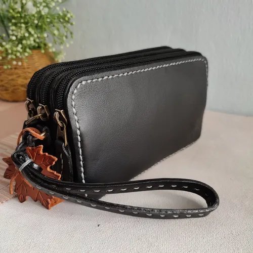 เลือกกระเป๋าสีดำสำหรับลุคทำงานที่ดูเป็นมืออาชีพ