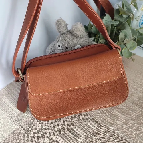 กระเป๋าหนังมือสองใบโปรดที่อาจมีกลิ่นอับซ่อนอยู่