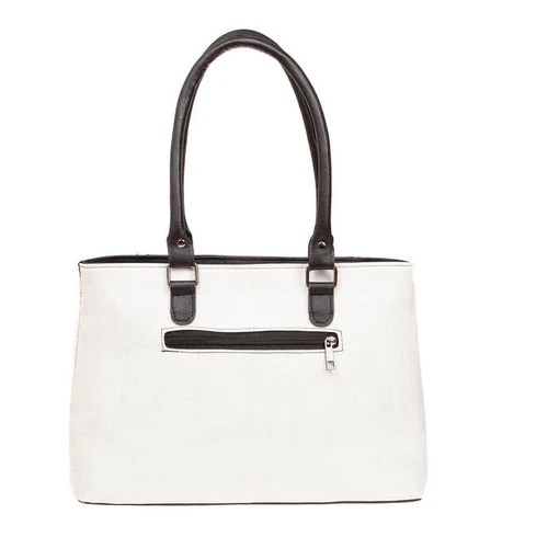 บทสรุปการแมทช์กระเป๋าสีขาวเพื่อลุคที่มั่นใจและทันสมัยในปี 2026