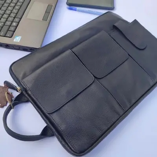 การดูแลกระเป๋าหนังสำหรับทำงานหลังเผลอวางโดนแดด