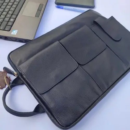 การดูแลกระเป๋าหนังสำหรับทำงานหลังเผลอวางโดนแดด