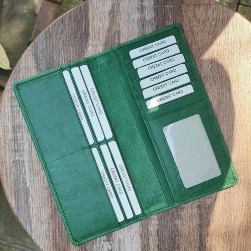 กระเป๋าสตางค์ใบยาวหนังแท้ ชนิดหนังออย สีน้ำตาลเข้ม โชว์ช่องใส่บัตร 13 ช่องด้านใน - 01