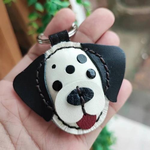 พวงกุญแจดัลเมเชียนหนังแท้สีขาวดำ ดีไซน์งานแฮนด์เมดเย็บมือ ขนาด 5x5 ซม. - 03