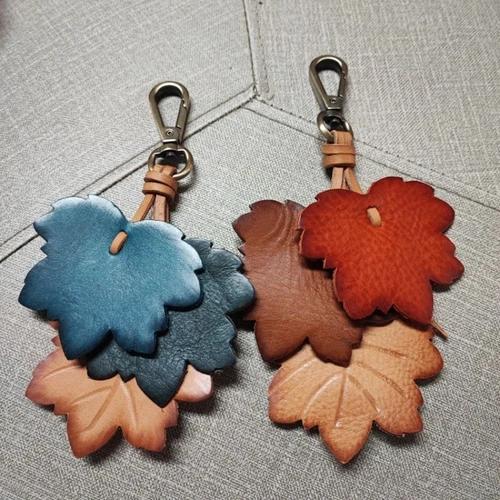 พวงกุญแจใบไม้หนังแท้สีน้ำตาล งานแฮนด์เมดดีไซน์วินเทจสำหรับห้อยกุญแจรถและตกแต่งกระเป๋า