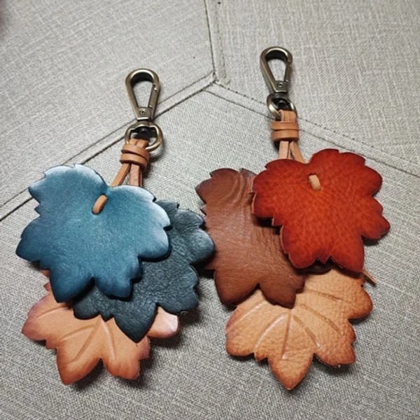 พวงกุญแจใบไม้หนังแท้สีน้ำตาล งานแฮนด์เมดดีไซน์วินเทจสำหรับห้อยกุญแจรถและตกแต่งกระเป๋า