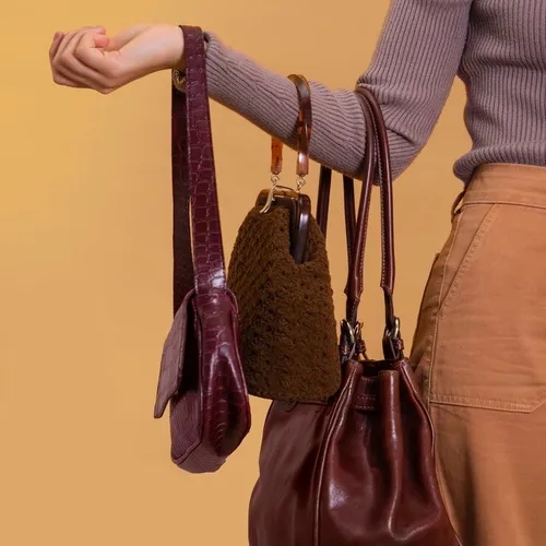 การเลือกซื้อสินค้าหรูหลายชิ้นสะท้อนถึงจิตวิทยาที่ซับซ้อนของผู้บริโภค