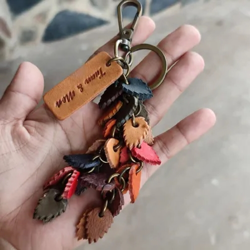 พวงกุญแจหนังแท้สลักชื่อ ของชำร่วยยอดนิยม