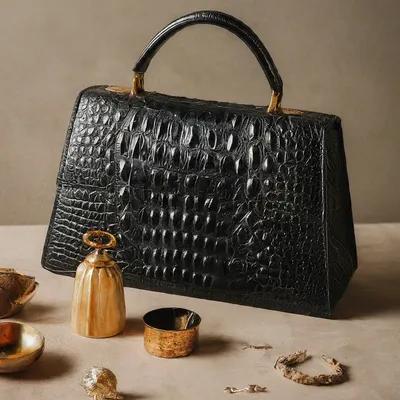 ภาพปกของบทความ เจาะลึกกระเป๋าหนังจระเข้: คุณภาพที่มากับคำถาม