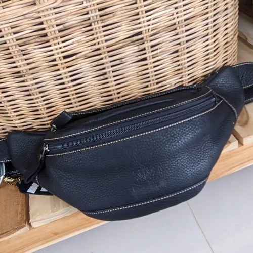 กระเป๋าคาดอกหนังวัวแท้สีดำ ดีไซน์เรียบหรู สำหรับผู้ชายและผู้หญิง - 02