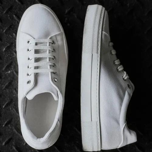 ภาพปกของบทความ วิธีซักรองเท้าผ้าใบสีขาวให้กลับมาขาวเหมือนใหม่