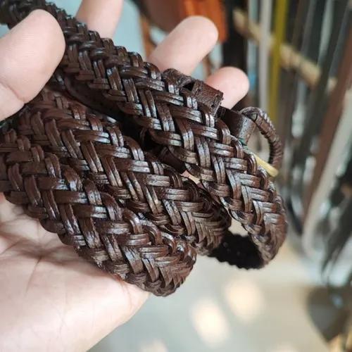 เข็มขัดหนังแท้สายถักแบนสีน้ำตาล ทำจากหนังวัวแท้ 100% หัวเข็มขัดสีเงิน - 06