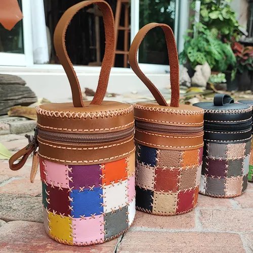 กระเป๋าหนังทรงกระบอก 3 ใบ โดดเด่นด้วยวัสดุหนังแท้ที่แข็งแรงทนทาน