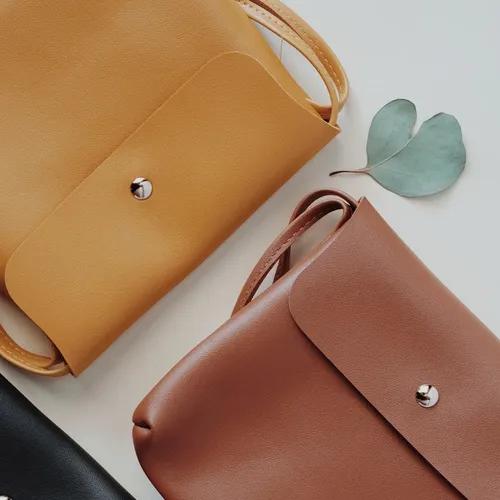 ภาพปกของบทความ วิธีทำความสะอาดกระเป๋ามือสองให้ดูใหม่และใช้งานได้นาน