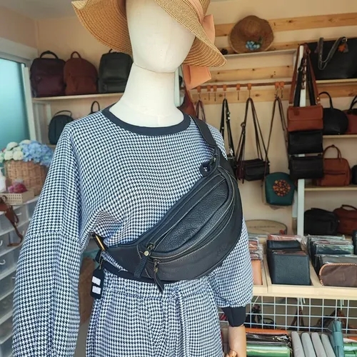 กระเป๋าคาดอกหนังวัวแท้สีดำ ดีไซน์เรียบหรู สำหรับผู้ชายและผู้หญิง - 05