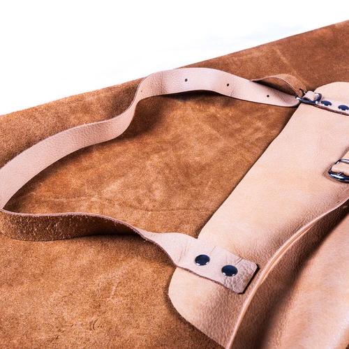 ภาพปกของบทความ ทำไมผ้ากันเปื้อนหนังจึงเหมาะสำหรับช่างทำผม