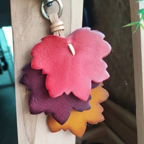 พวงกุญแจใบไม้หนังแท้สีน้ำตาล งานแฮนด์เมดดีไซน์วินเทจสำหรับห้อยกุญแจรถและตกแต่งกระเป๋า - 07