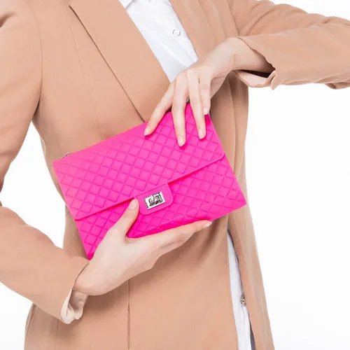 การดูแลรักษากระเป๋าหนัง PU ให้สวยงาม