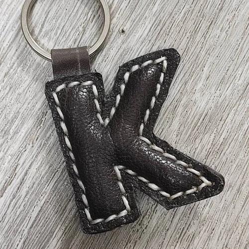 พวงกุญแจตัว K หนังแท้ 100% งานแฮนด์เมดดีไซน์เรียบหรู สีหนังธรรมชาติ - 03