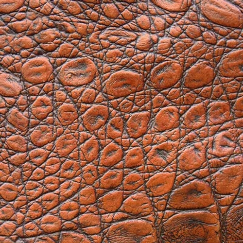 พื้นผิวหนังจระเข้สีน้ำตาลเข้มพร้อมลวดลายเกล็ดชัดเจน