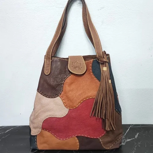 กระเป๋าหนังแท้ดีไซน์ patchwork ที่มีสายสะพายสะดวกต่อการพกพา