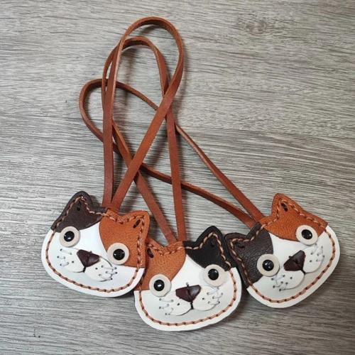 ที่ห้อยกระเป๋าหนังแท้รูปแมว งานแฮนด์เมดพรีเมียมสีธรรมชาติ ดีไซน์น่ารักสำหรับทาสแมว - 01