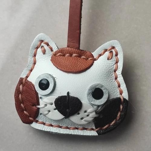 ที่ห้อยกระเป๋าหนังแท้รูปแมว งานแฮนด์เมดพรีเมียมสีธรรมชาติ ดีไซน์น่ารักสำหรับทาสแมว - 08