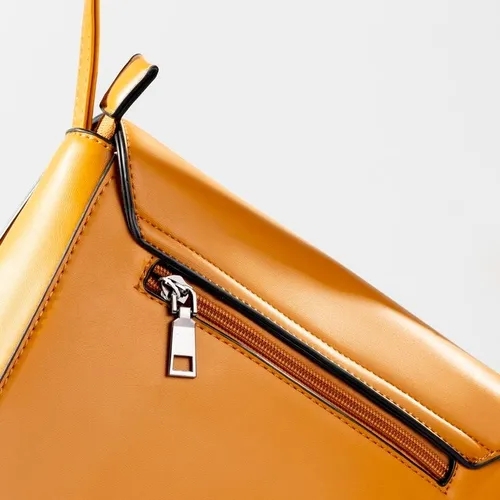 การดูแลอะไหล่โลหะและซิปด้วยวิธีที่ถูกต้อง