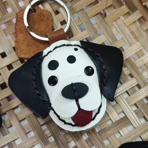 พวงกุญแจดัลเมเชียนหนังแท้สีขาวดำ ดีไซน์งานแฮนด์เมดเย็บมือ ขนาด 5x5 ซม. - 02