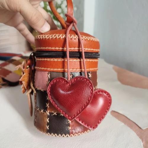 ที่ห้อยกระเป๋าหนังแท้รูปหัวใจ สีสวย งานแฮนด์เมดเย็บมือ สำหรับตกแต่งกระเป๋าและพวงกุญแจ - 04