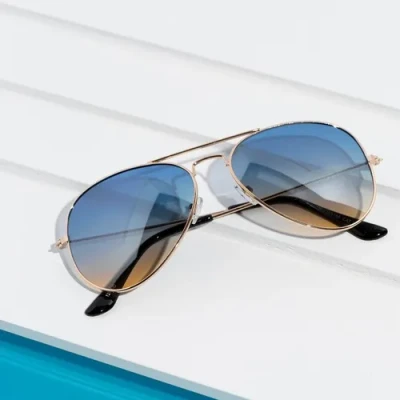 ภาพปกของบทความ แว่นตา Ray-Ban ดีกว่าแว่นตาอื่นอย่างไร? สำหรับการขับรถ